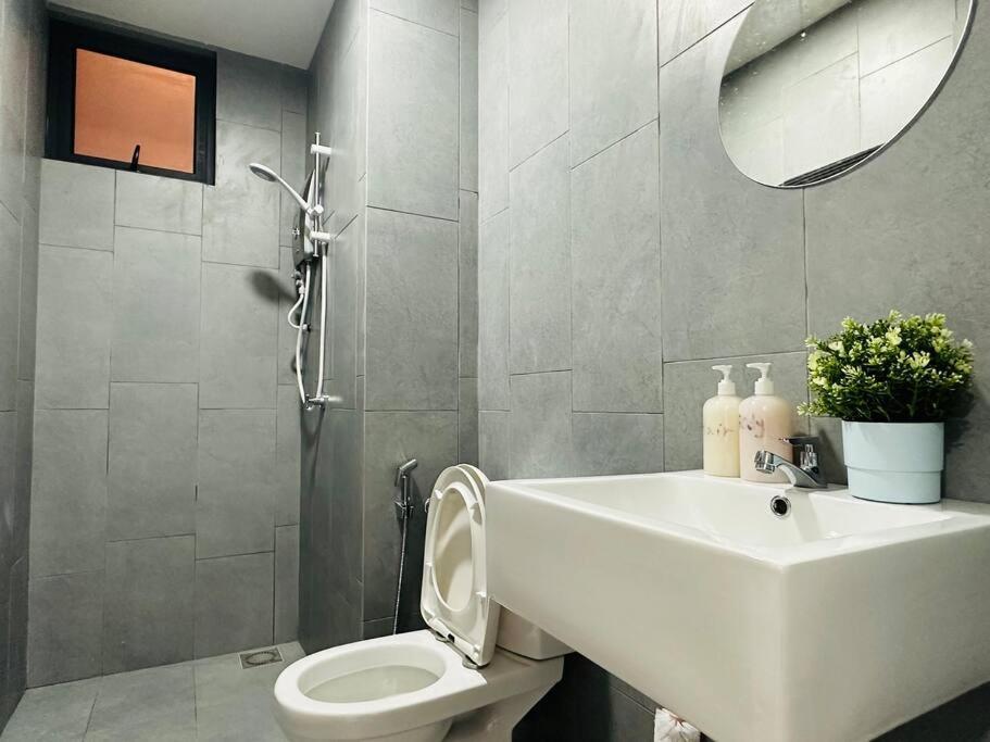 Apartemen Mvd15#family 8pax 3 Sunway Velocity Mall Cheras Ikea Mytown Short Walk To Mrt & Lrt Maluri Kuala Lumpur