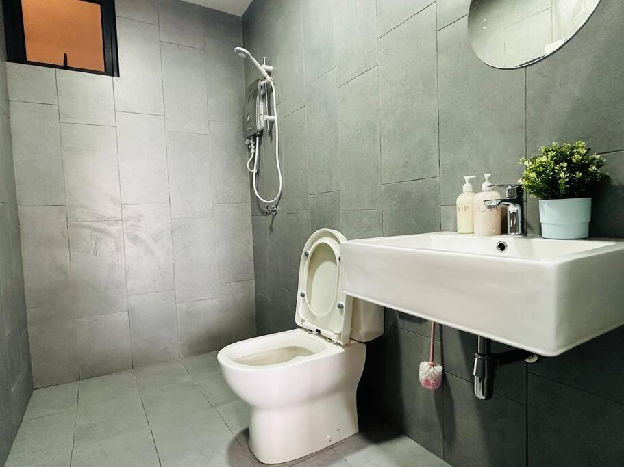 Apartment Mvd15#family 8pax 3 Sunway Velocity Mall Cheras Ikea Mytown Short Walk To Mrt & Lrt Maluri *